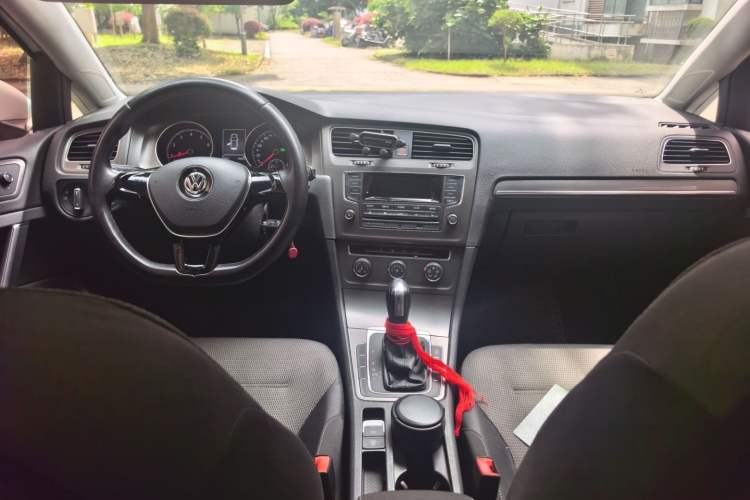 Used Volkswagen Golf 2015 1.4TSI Automatic Comfort Model Center Console