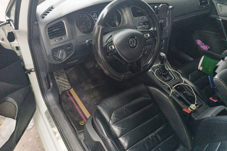 Used Volkswagen Golf 2015 1.4TSI Automatic Luxury Model Center Console