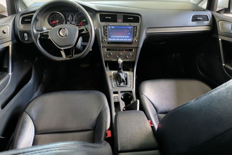 Used Volkswagen Golf 2015 1.6L Automatic Comfort Model Center Console