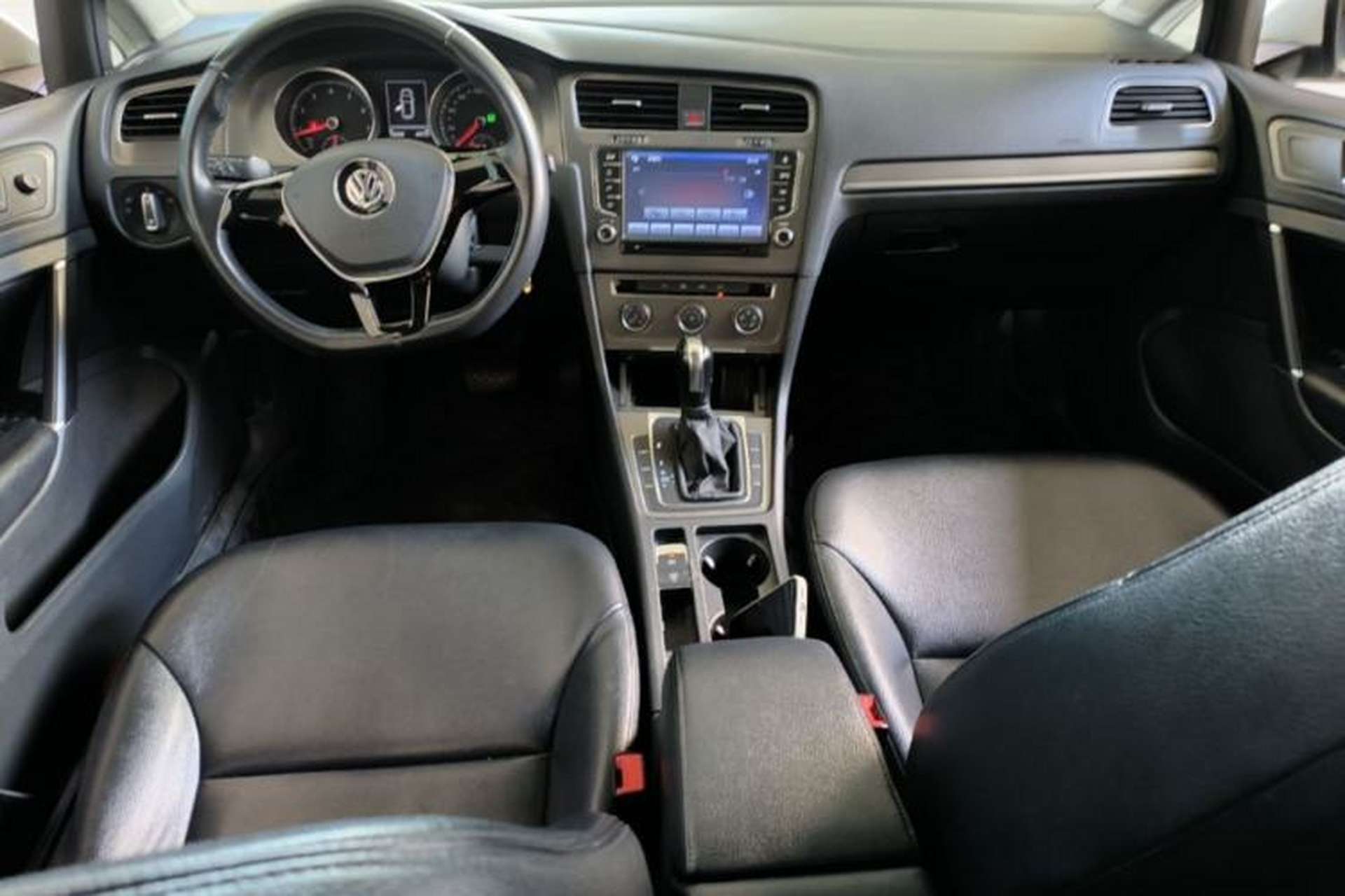 Used Volkswagen Golf 2015 1.6L Automatic Comfort Model Center Console