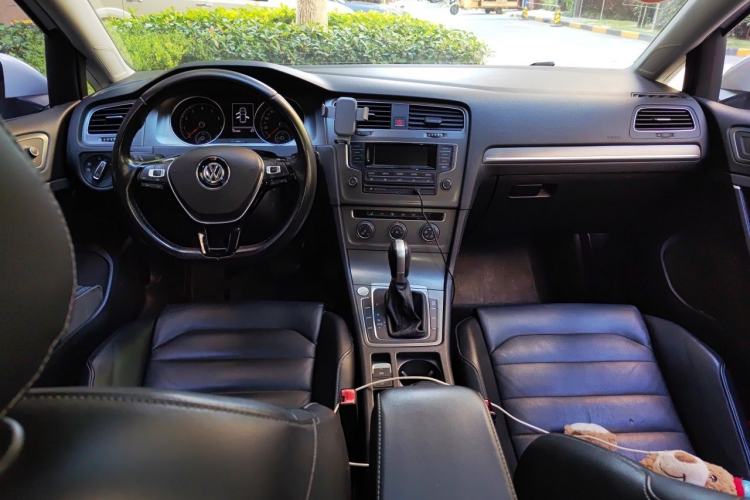Used Volkswagen Golf 2015 1.4TSI Automatic Luxury Model Center Console