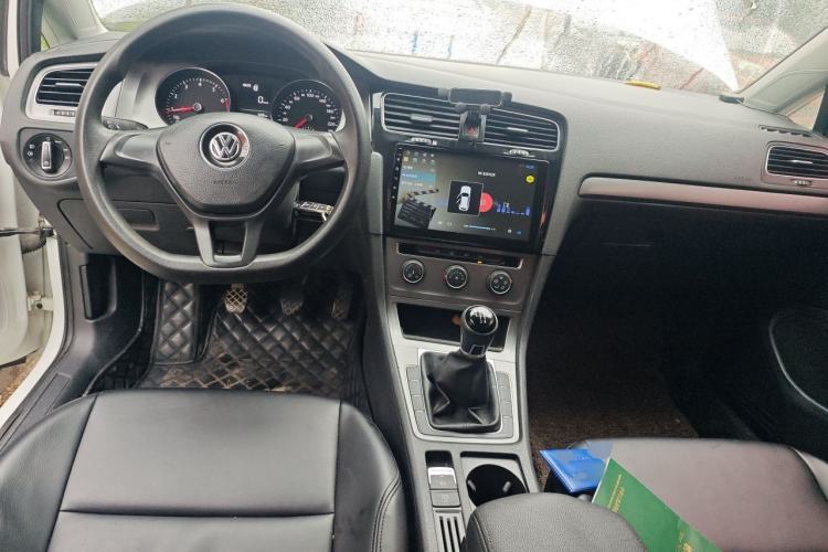 Used Volkswagen Golf 2015 1.6L Manual Fashion Edition Center Console