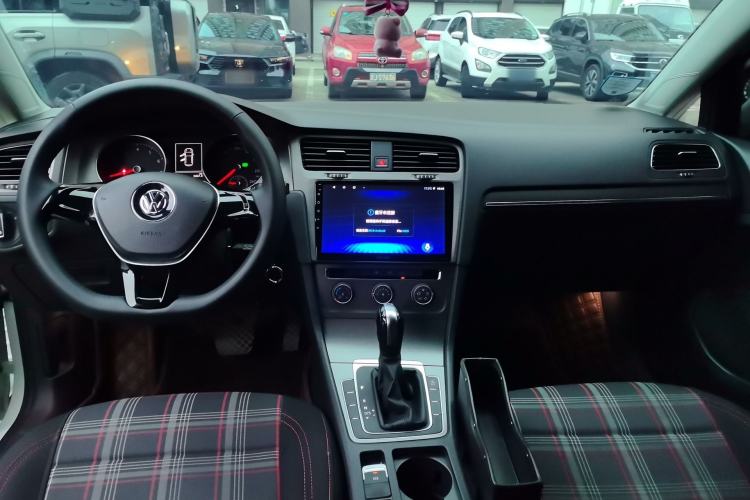 Used Volkswagen Golf 2015 1.4TSI Automatic Comfort Model Center Console