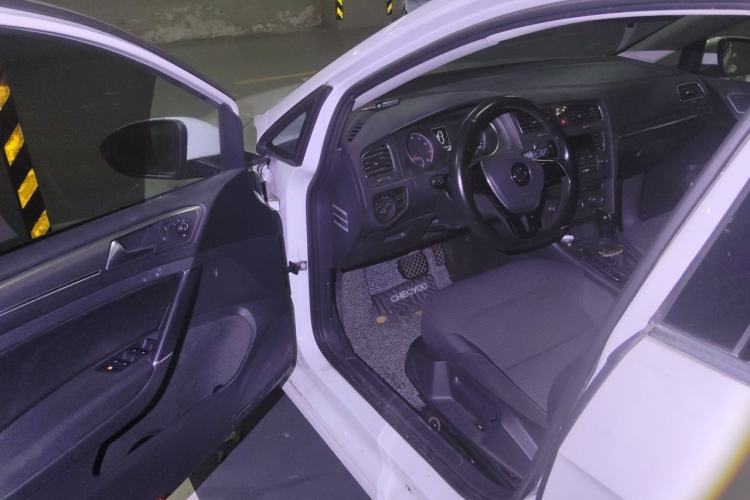 Used Volkswagen Golf 2015 1.4TSI Automatic Comfort Model Driver Seat