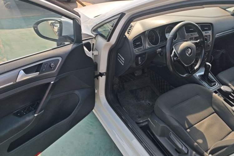 Used Volkswagen Golf 2015 1.4TSI Automatic Comfort Model Driver Seat
