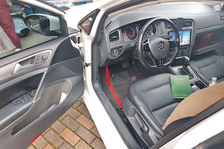 Used Volkswagen Golf 2015 1.4TSI Automatic Comfort Model Driver Seat
