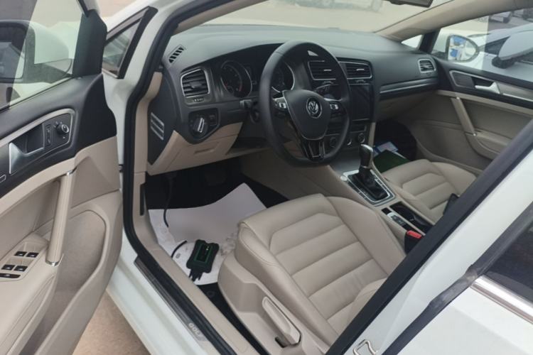 Used Volkswagen Golf 2015 1.4TSI Automatic Luxury Model Driver Seat