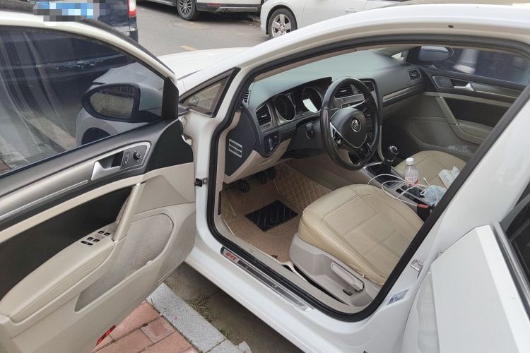 Used Volkswagen Golf 2015 1.4TSI Manual Comfort Model Driver Seat