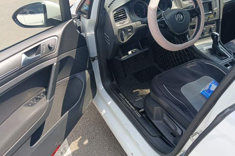 Used Volkswagen Golf 2015 1.6L Automatic Comfort Model Driver Seat