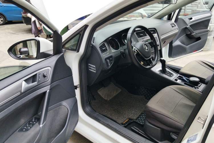 Used Volkswagen Golf 2015 1.4TSI Automatic Comfort Model Driver Seat