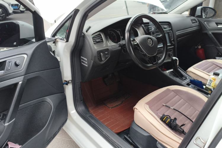 Used Volkswagen Golf 2015 1.4TSI Automatic Comfort Model Driver Seat