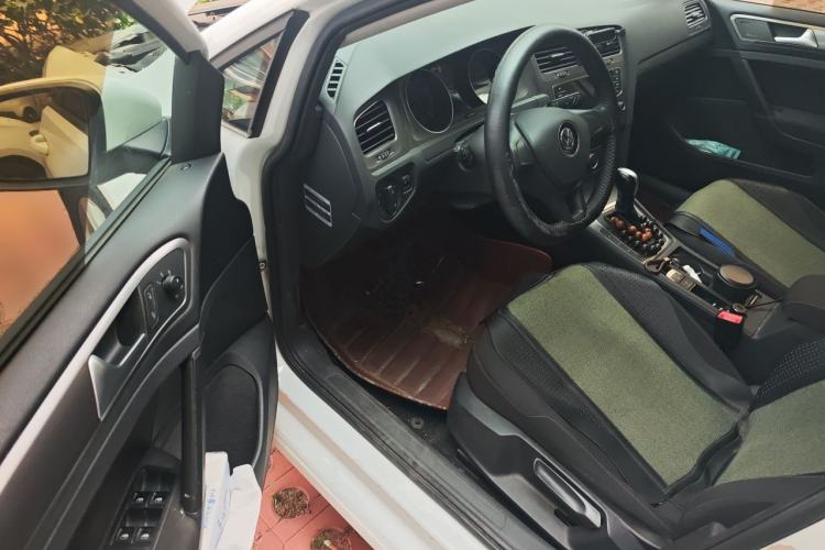 Used Volkswagen Golf 2015 1.6L Automatic Fashion Model Driver Seat