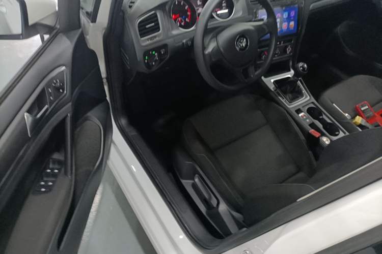 Used Volkswagen Golf 2015 1.6L Manual Fashion Edition Driver Seat