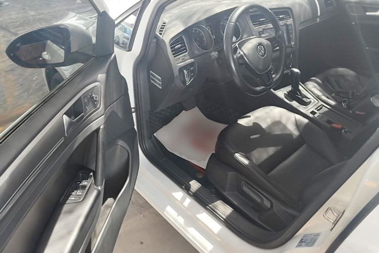 Used Volkswagen Golf 2015 1.4TSI Automatic Comfort Model Driver Seat