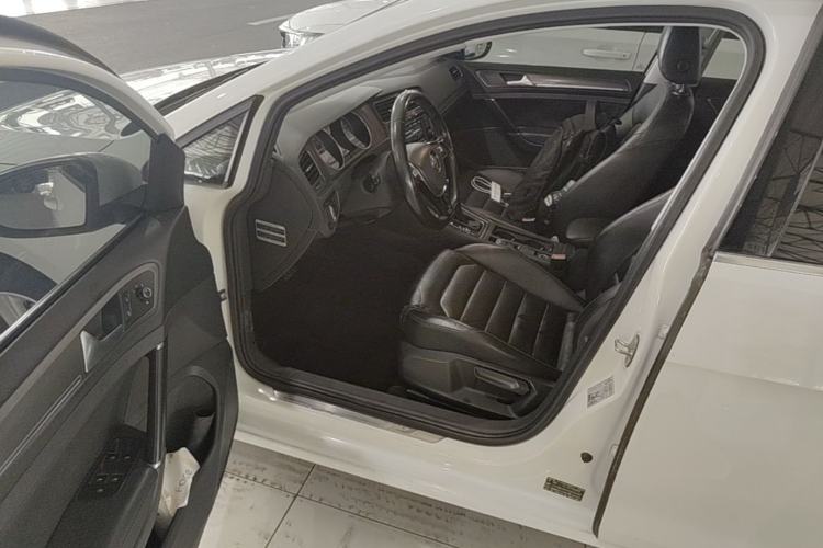 Used Volkswagen Golf 2015 1.4TSI Automatic Luxury Model Driver Seat