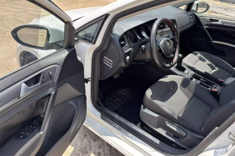 Used Volkswagen Golf 2015 1.6L Automatic Comfort Model Driver Seat
