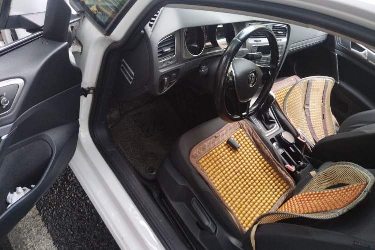 Used Volkswagen Golf 2015 1.2TSI Automatic Comfort Model Driver Seat