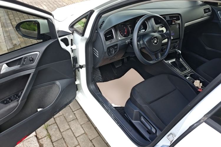 Used Volkswagen Golf 2015 1.6L Automatic Fashion Model Driver Seat