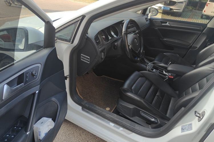 Used Volkswagen Golf 2015 1.4TSI Automatic Luxury Model Driver Seat