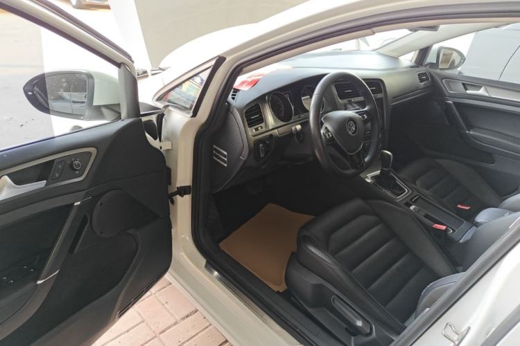 Used Volkswagen Golf 2015 1.4TSI Automatic Luxury Model Driver Seat