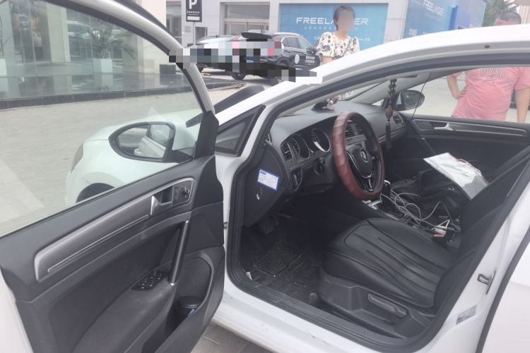 Used Volkswagen Golf 2015 1.4TSI Automatic Comfort Model Driver Seat