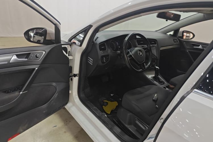 Used Volkswagen Golf 2015 1.2TSI Automatic Comfort Model Driver Seat