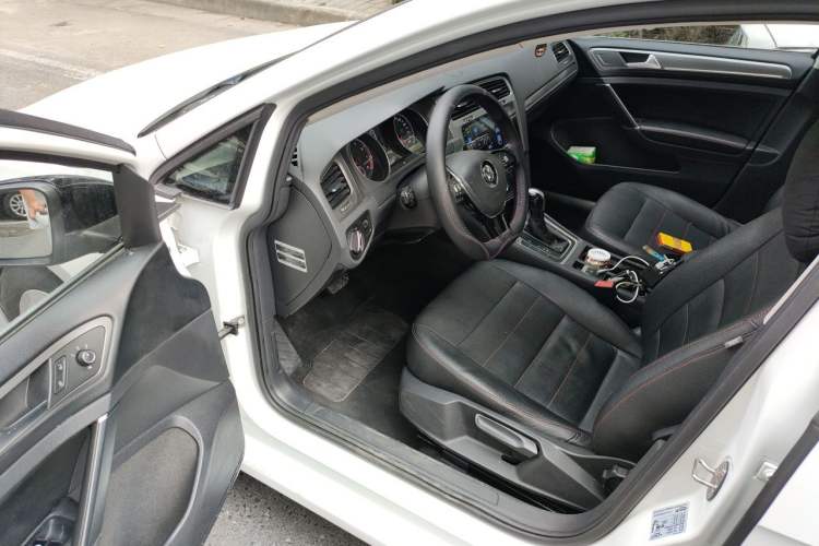 Used Volkswagen Golf 2015 1.6L Automatic Comfort Model Driver Seat