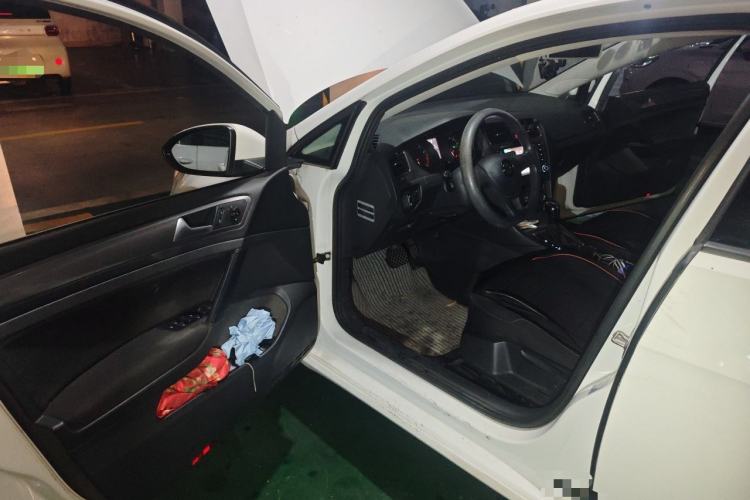 Used Volkswagen Golf 2015 1.6L Automatic Fashion Model Driver Seat