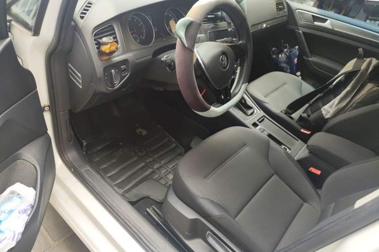 Used Volkswagen Golf 2015 1.4TSI Automatic Comfort Model Driver Seat