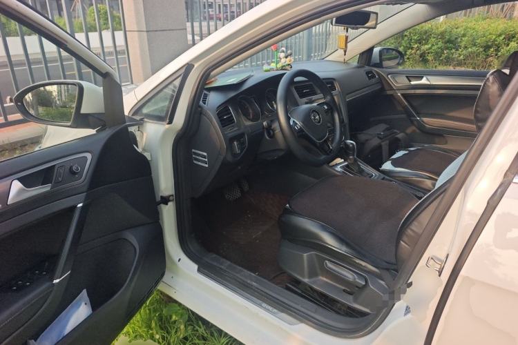 Used Volkswagen Golf 2015 1.4TSI Automatic Luxury Model Driver Seat