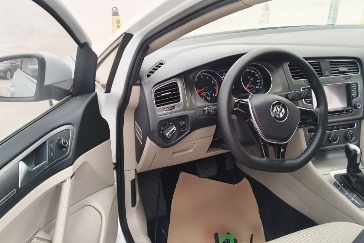 Used Volkswagen Golf 2015 1.6L Automatic Comfort Model Driver Seat
