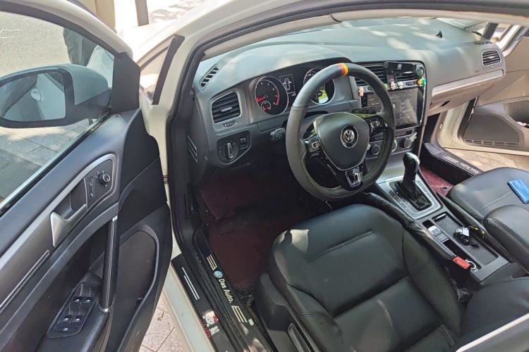 Used Volkswagen Golf 2015 1.4TSI Automatic Comfort Model Driver Seat