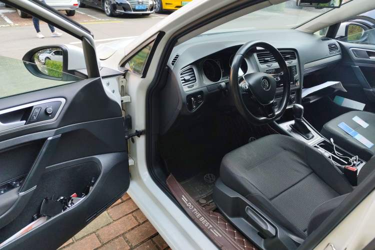 Used Volkswagen Golf 2015 1.4TSI Comfort Travel Edition Driver Seat