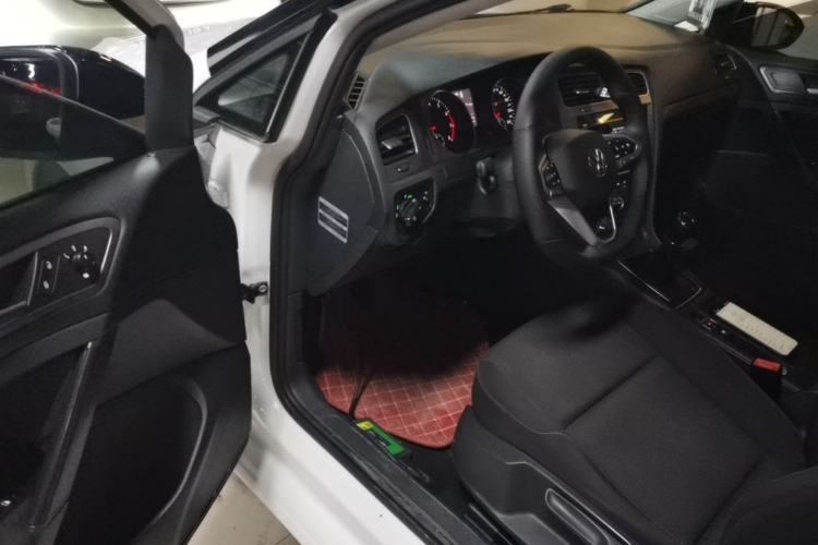 Used Volkswagen Golf 2015 1.6L Manual Fashion Edition Driver Seat