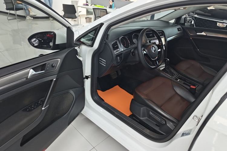 Used Volkswagen Golf 2015 1.6L Automatic Comfort Model Driver Seat
