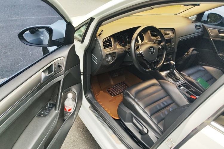 Used Volkswagen Golf 2015 1.4TSI Automatic Luxury Model Driver Seat