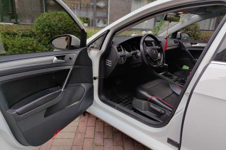 Used Volkswagen Golf 2015 1.4TSI Automatic Comfort Model Driver Seat