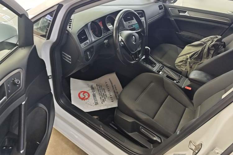 Used Volkswagen Golf 2015 1.6L Automatic Comfort Model Driver Seat