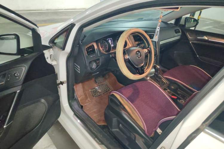 Used Volkswagen Golf 2015 1.4TSI Automatic Luxury Model Driver Seat