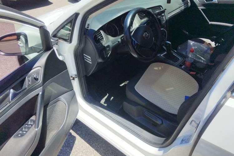 Used Volkswagen Golf 2015 1.4TSI Automatic Comfort Model Driver Seat