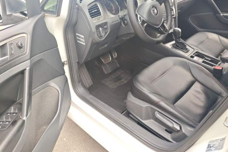 Used Volkswagen Golf 2015 1.4TSI Automatic Comfort Model Driver Seat