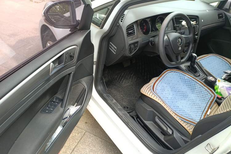Used Volkswagen Golf 2015 1.6L Automatic Fashion Model Driver Seat