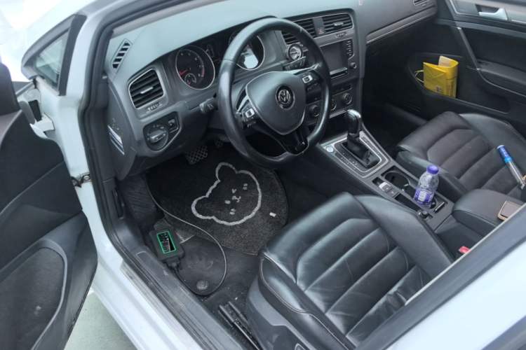 Used Volkswagen Golf 2015 1.4TSI Automatic Luxury Model Driver Seat