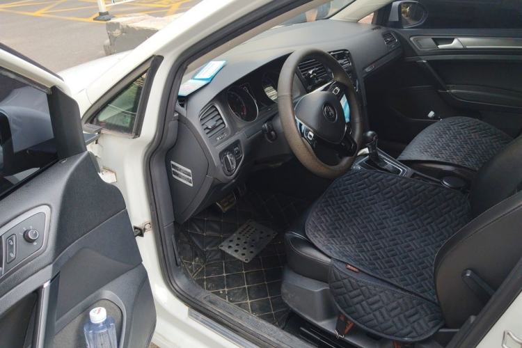 Used Volkswagen Golf 2015 1.4TSI Automatic Luxury Model Driver Seat