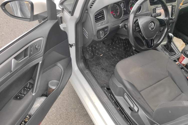 Used Volkswagen Golf 2015 1.4TSI Automatic Comfort Model Driver Seat