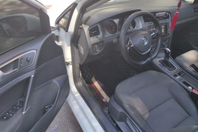 Used Volkswagen Golf 2015 1.4TSI Automatic Comfort Model Driver Seat