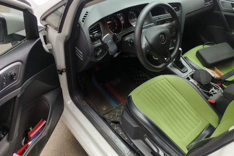 Used Volkswagen Golf 2015 1.6L Automatic Fashion Model Driver Seat
