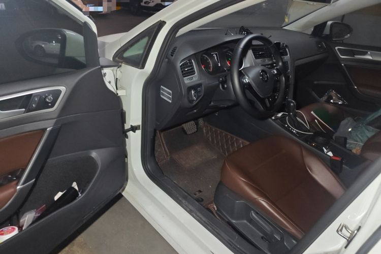 Used Volkswagen Golf 2015 1.4TSI Comfort Travel Edition Driver Seat