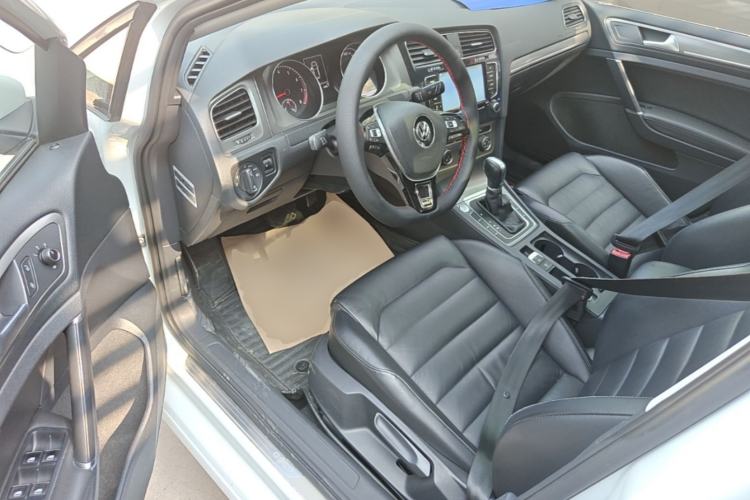 Used Volkswagen Golf 2015 1.4TSI Automatic Luxury Model Driver Seat