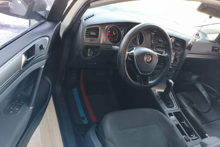 Used Volkswagen Golf 2015 1.4TSI Automatic Comfort Model Driver Seat